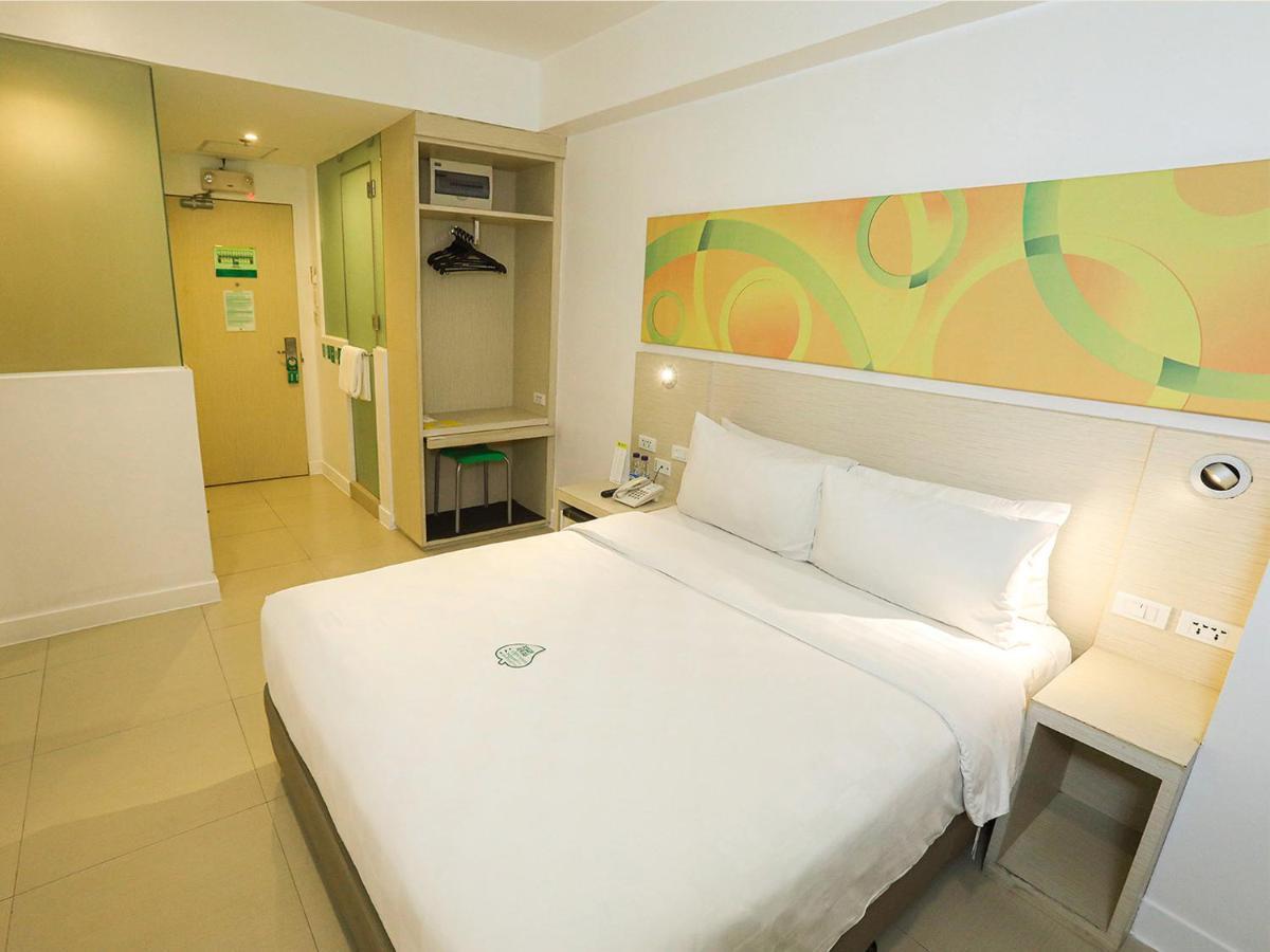Go Hotels Manila Airport Road Paranaque City Exteriör bild