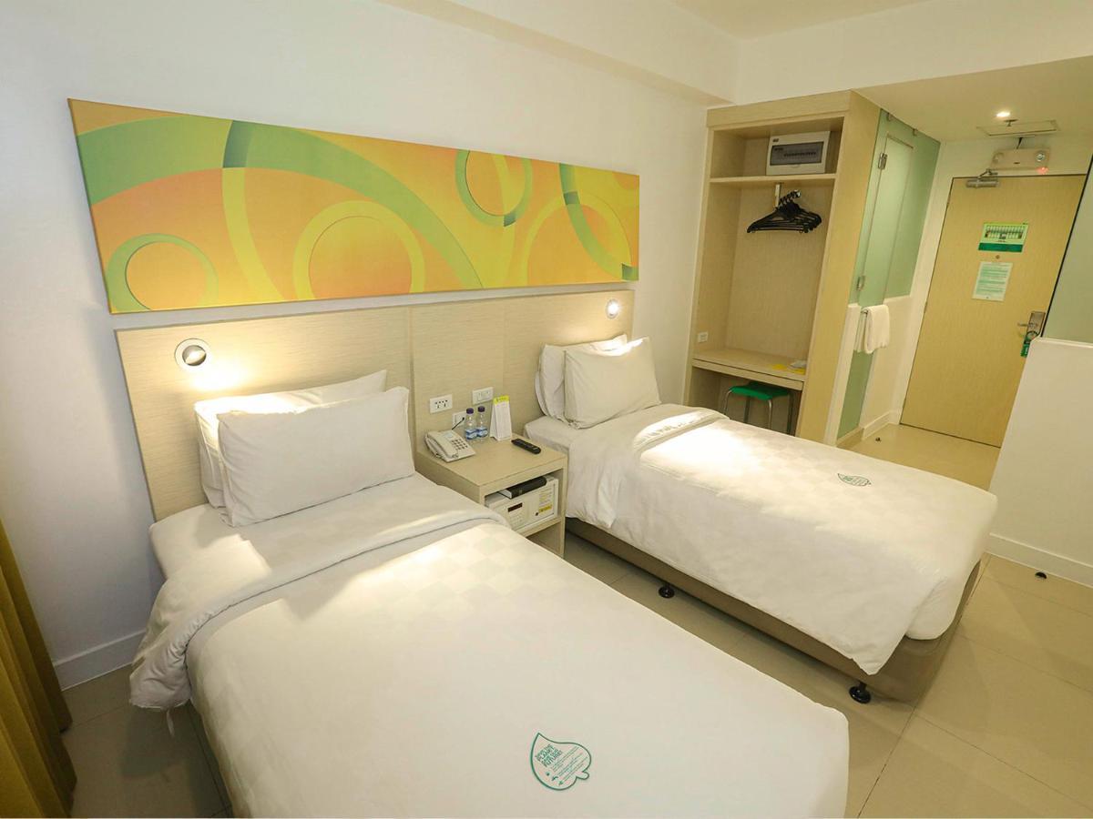 Go Hotels Manila Airport Road Paranaque City Exteriör bild