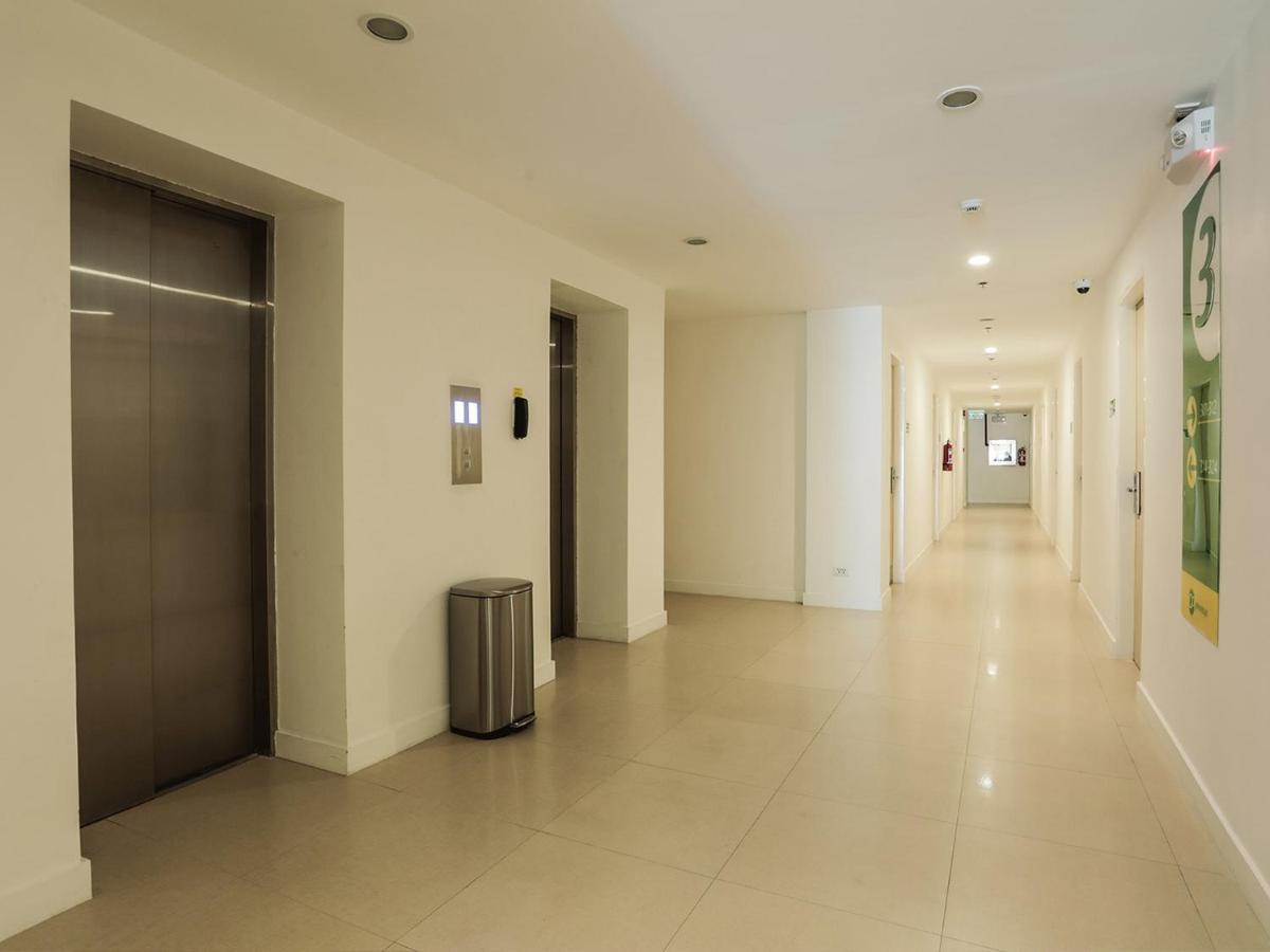Go Hotels Manila Airport Road Paranaque City Exteriör bild