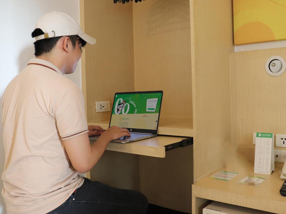 Go Hotels Manila Airport Road Paranaque City Exteriör bild