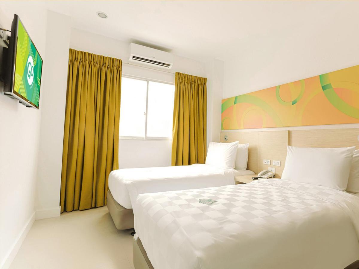 Go Hotels Manila Airport Road Paranaque City Exteriör bild