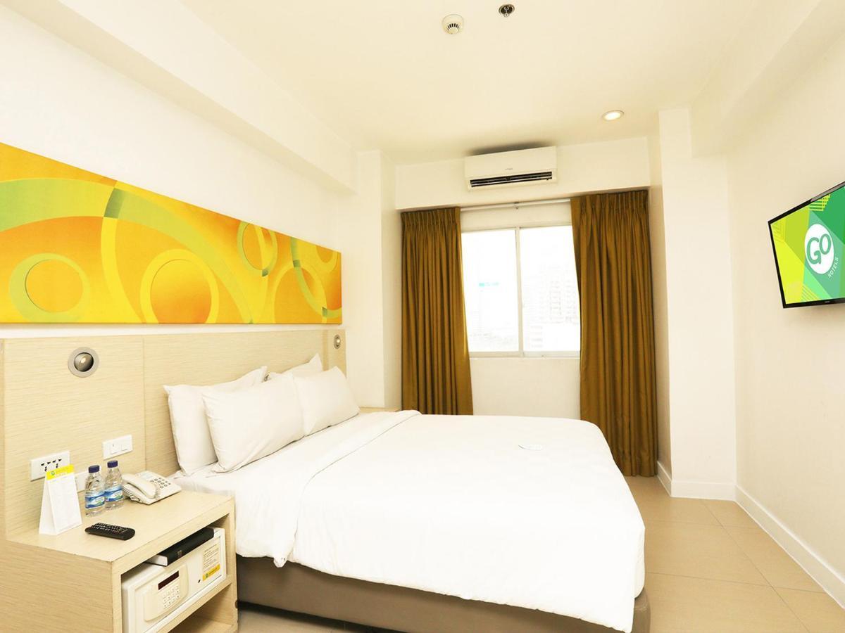 Go Hotels Manila Airport Road Paranaque City Exteriör bild
