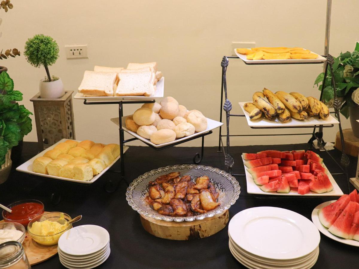 Go Hotels Manila Airport Road Paranaque City Exteriör bild
