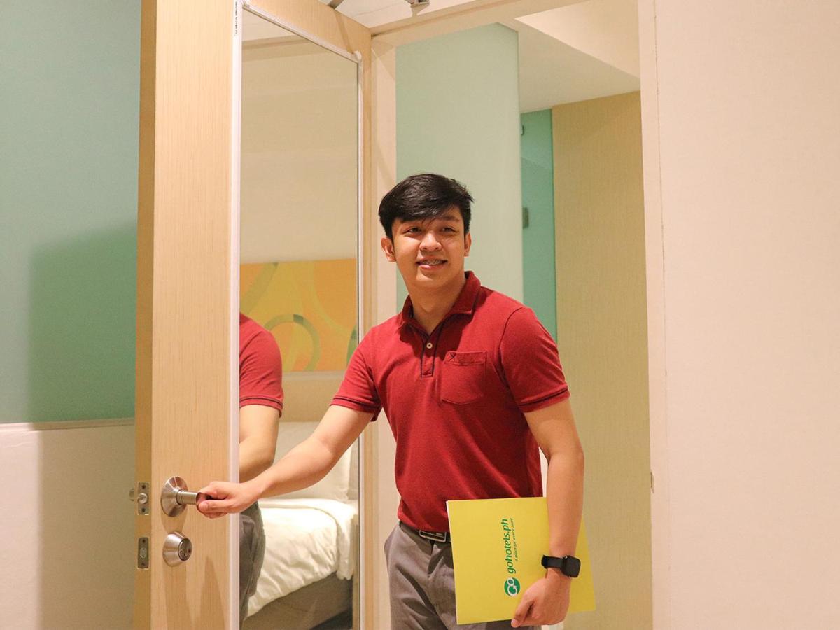 Go Hotels Manila Airport Road Paranaque City Exteriör bild