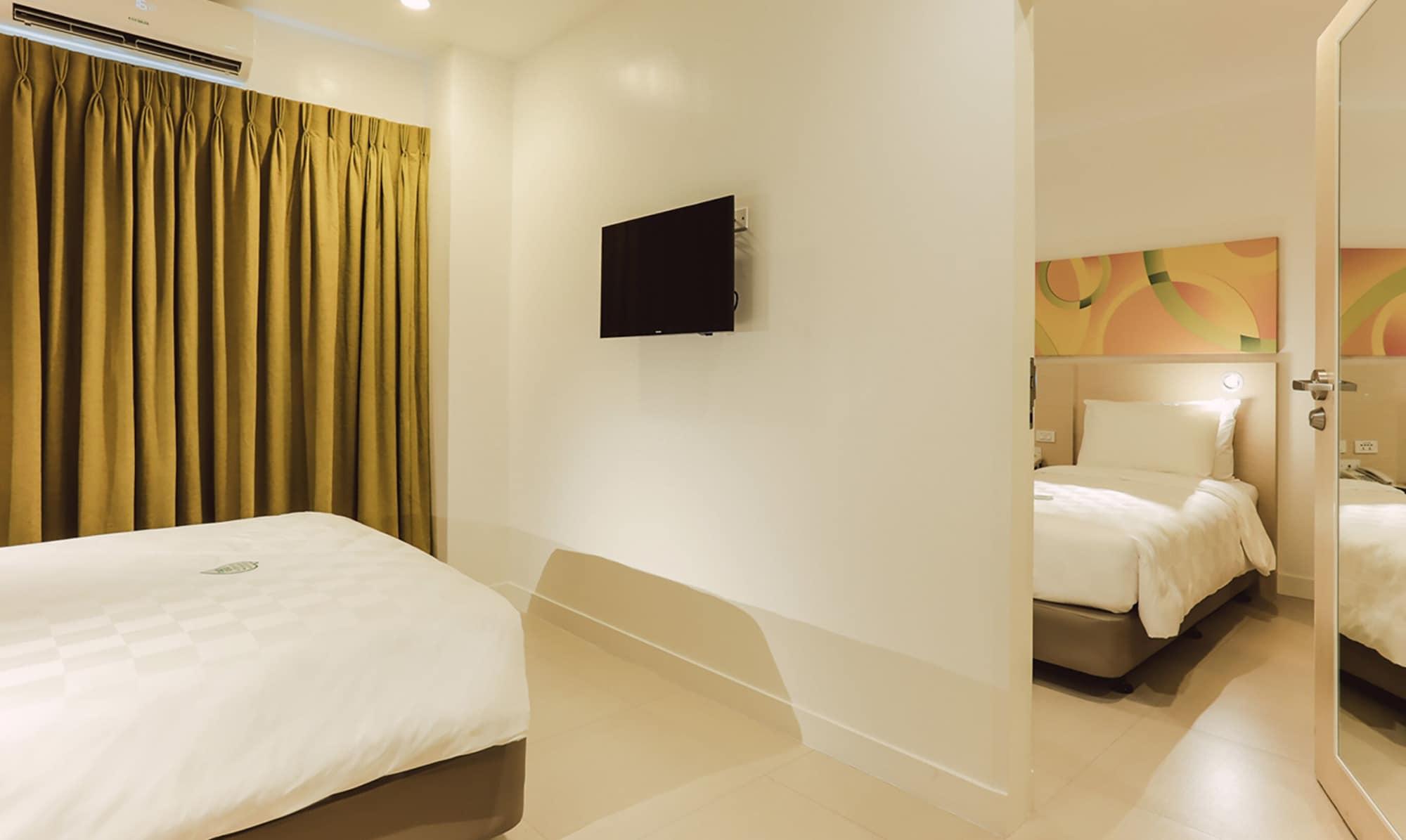 Go Hotels Manila Airport Road Paranaque City Exteriör bild