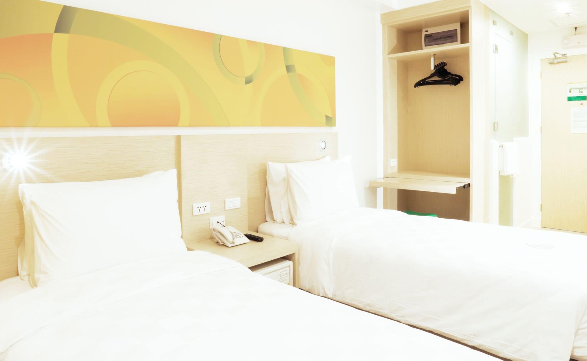 Go Hotels Manila Airport Road Paranaque City Exteriör bild