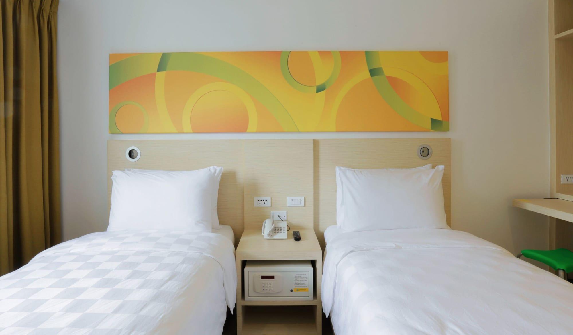Go Hotels Manila Airport Road Paranaque City Exteriör bild