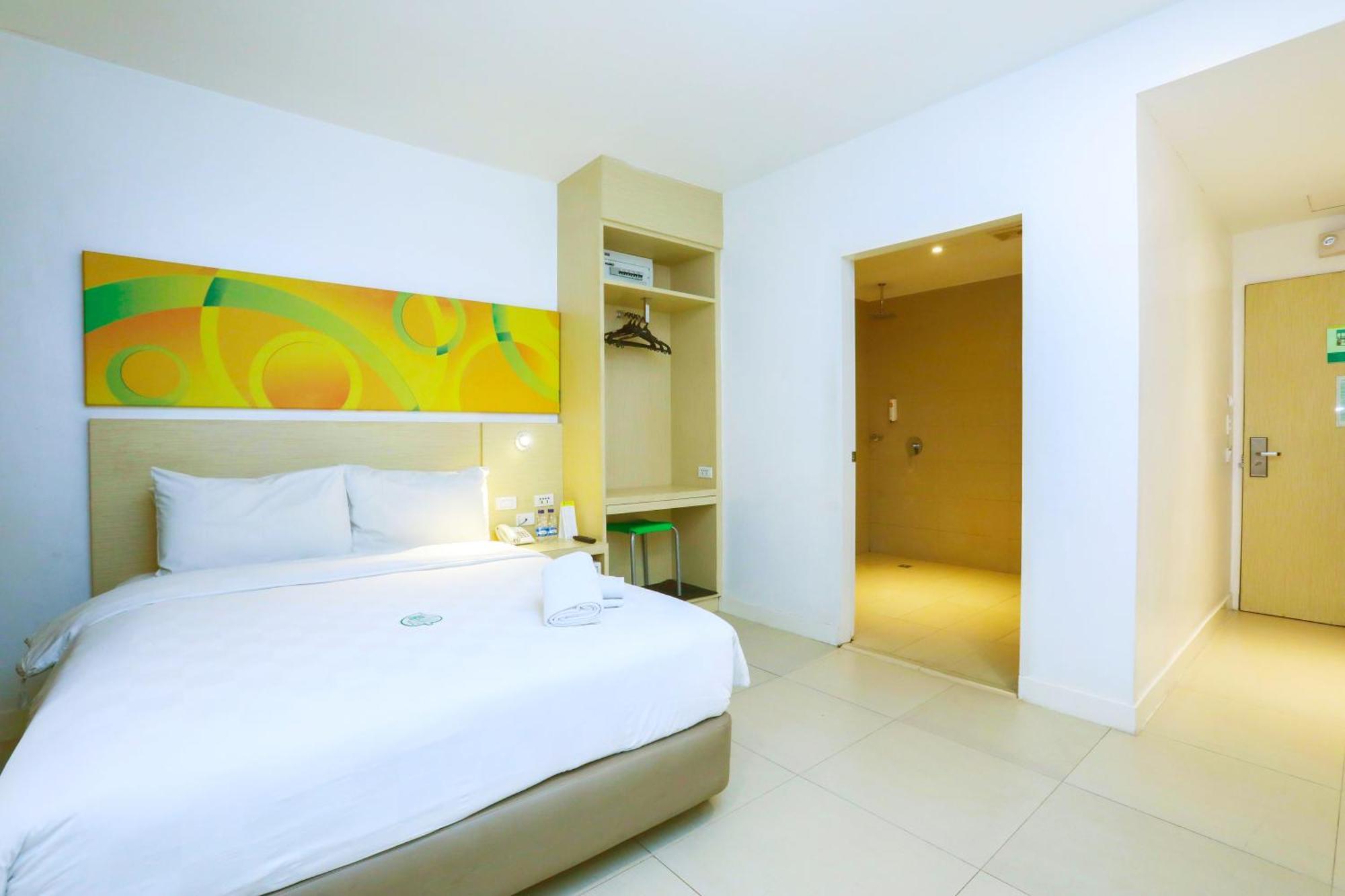 Go Hotels Manila Airport Road Paranaque City Exteriör bild
